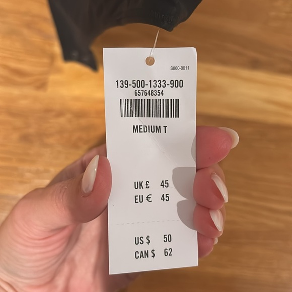 Abercrombie & Fitch Soft Matte Seamless Tee Bodysuit - Size M Tall - Black - Picture 4 of 5